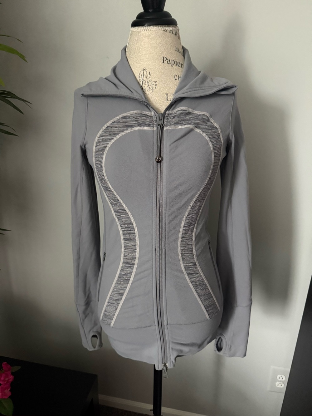 Lululemon jacket size 4
women